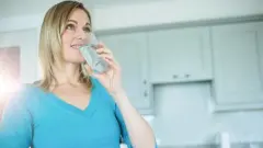 Şişkinlik ve Kabızlığa Son Verdiriyor: Sabahları İçildiğinde Sindirimi Harekete Geçirdiği Belirtildi - Kardelen