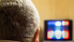 Onlar da Teknolojiye Bağımlı Oldu: Yaşlıların En Büyük Hobisi Televizyon İzlemek